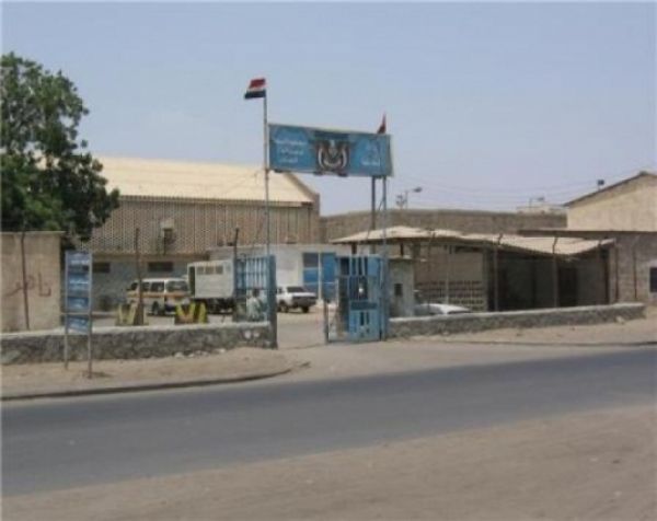 مسلحون يستهدفون السجن المركزي بعدن بمدفعية الهاون
