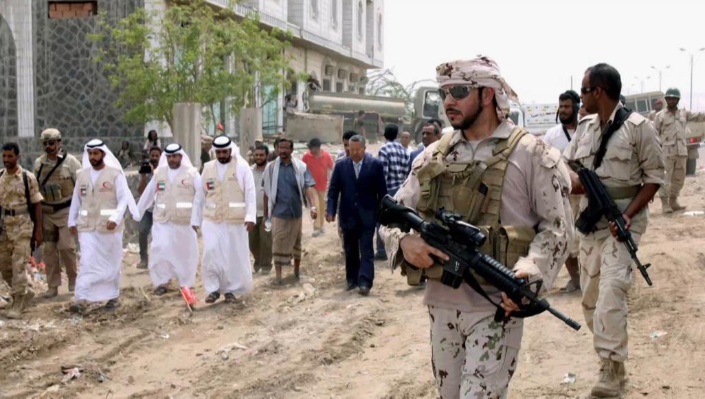 مسؤول إماراتي يعترف بدفع بلاده ثمناً باهظاً جراء مشاركتها مع التحالف في اليمن