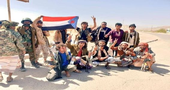 قوات العمالقة ترفع علم الانفصال في مأرب شمال شرقي اليمن