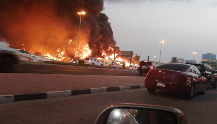 الإمارات .. اندلاع حريق هائل في السوق الإيراني بإماراة عجمان 