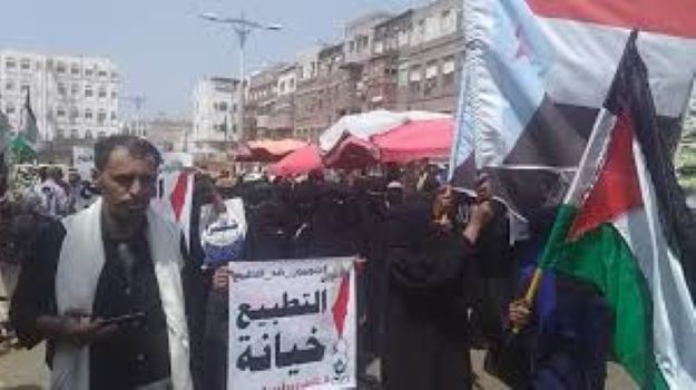 عدن.. مظاهرة حاشدة تضامنا مع فلسطين ورفضاً للتطبيع الإماراتي الإسرائيلي 