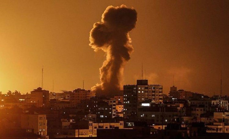جيش الاحتلال الإسرائيلي يقصف مواقع لحركة حماس في قطاع غزة