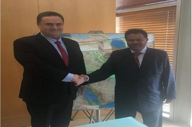 سعودي يكتب في صحيفة إسرائيلية ويدعي أحقية اليهود بفلسطين