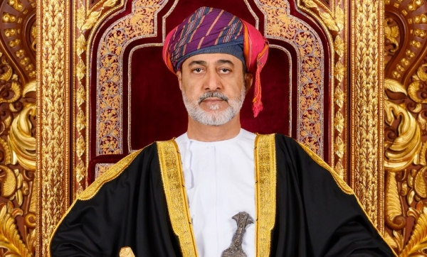 سلطان عُمان يصدر 28 مرسوماً ويطيح بوزير الخارجية ويعين نجله وزيراً 