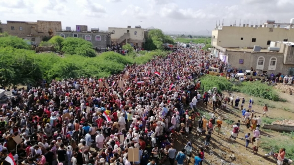 مظاهرة شعبية حاشدة في أبين دعماً للوحدة اليمنية ورفضاً للانتقالي