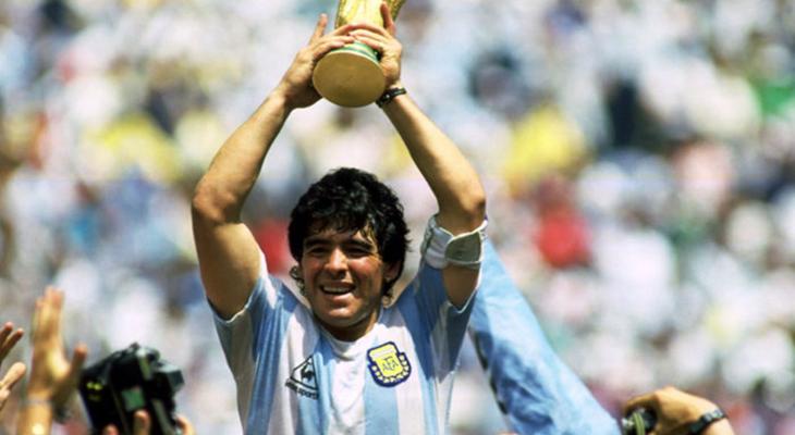 وفاة أسطورة كرة القدم الأرجنتيني مارادونا
