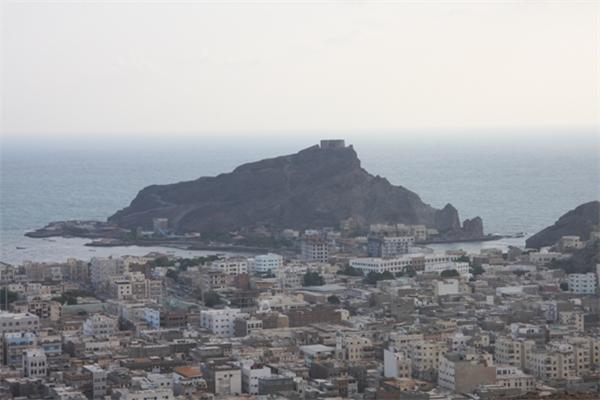 بعد سيطرة الانتقالي.. تحذيرات دولية من تدهور الأوضاع الإنسانية في عدن